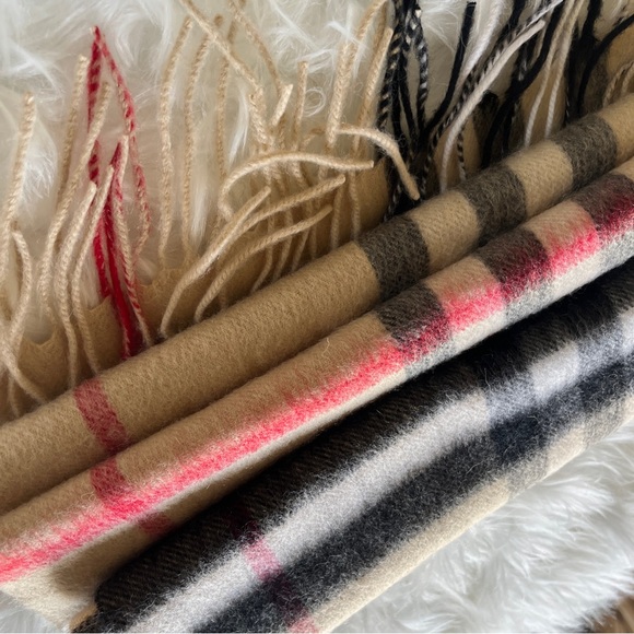 Burberry checked cashmere signature scarf - Picture 3 of 5